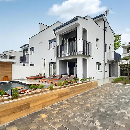4 Bedroom Stunning In