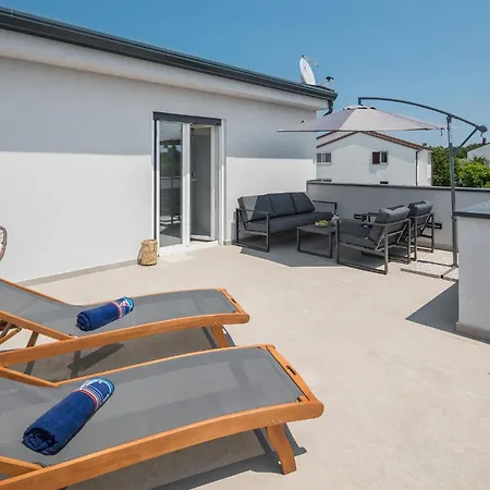 4 Bedroom Stunning In Nova Vas Holiday home
