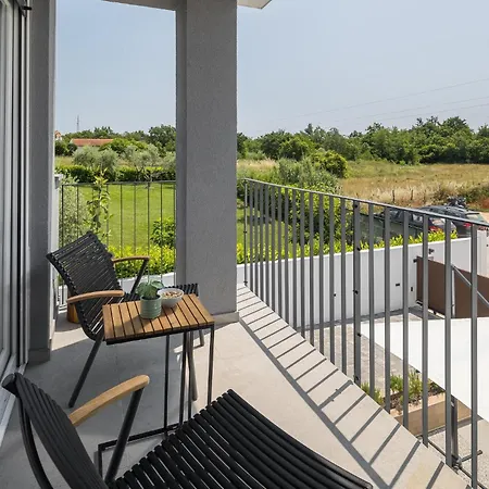 Holiday home 4 Bedroom Stunning In Nova Vas *