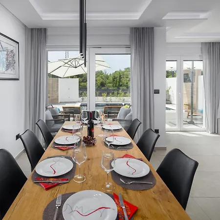 4 Bedroom Stunning In Nova Vas