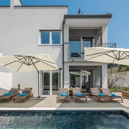 4 Bedroom Stunning In Nova Vas