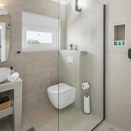 4 Bedroom Stunning In Nova Vas *